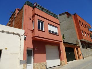Casa Pedro. Casa de pueblo con terraza Casa Pedro. Casa de pueblo con terraza