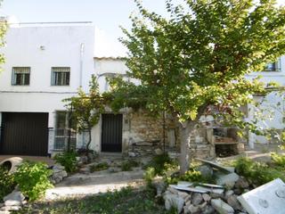 Masia a Sierra Engarcerán. Masia rustica adosada con terreno en la zona Masia a Sierra Engarcerán. Masia rustica adosada con terreno en la zona