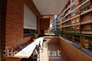 Pis Calle sant vicent ferrer. Amplio con balcón y dos patios junto ps les germanias Pis Calle sant vicent ferrer. Amplio con balcón y dos patios junto ps les germanias