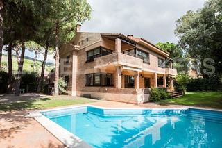 Alquiler Casa Sant pere claver 24. Magnífica casa en sarriá con jardín y piscina Alquiler Casa Sant pere claver 24. Magnífica casa en sarriá con jardín y piscina
