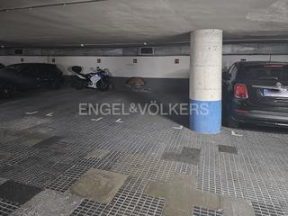 Aparcament cotxe a Putget - Farró. Plaza de parking para coche grande en pàdua Aparcament cotxe a Putget - Farró. Plaza de parking para coche grande en pàdua