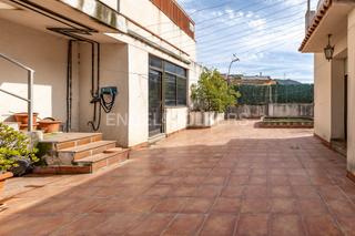 Casa a Can Sant Joan. Casa de grandes dimensiones con terraza en montcada i reixac Casa a Can Sant Joan. Casa de grandes dimensiones con terraza en montcada i reixac