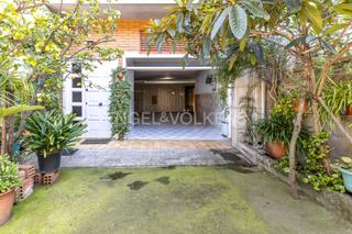 Casa adossada a Col·legis Nous. Casa familiar con encanto tranquilidad y comodidad cerca de barc Casa adossada a Col·legis Nous. Casa familiar con encanto tranquilidad y comodidad cerca de barc