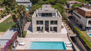 Lloguer Masia a Gava Mar. Lujo y arte, en impresionante villa, en primera línea de mar Lloguer Masia a Gava Mar. Lujo y arte, en impresionante villa, en primera línea de mar