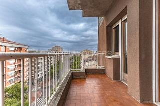 Ático en Eixample. Piso con terraza cerca de la rambla Ático en Eixample. Piso con terraza cerca de la rambla