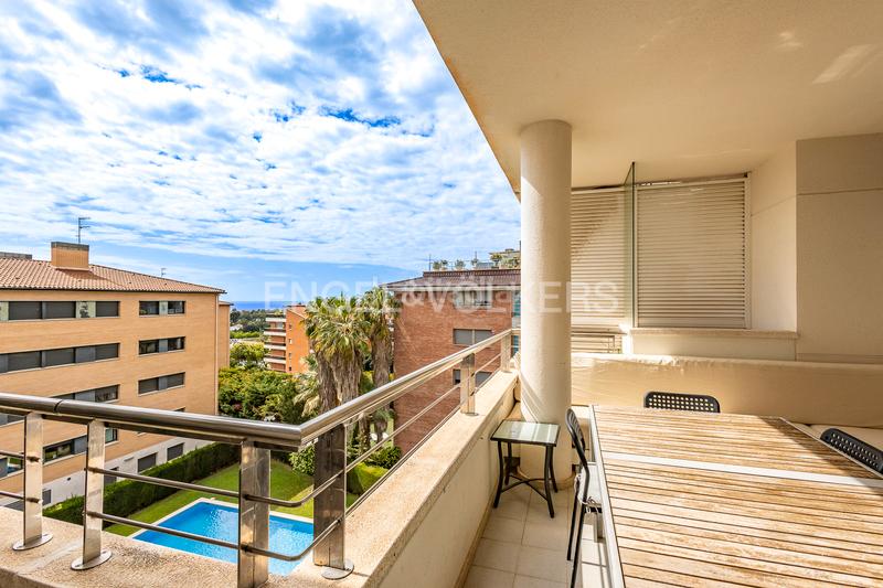 Foto 02eb83b6-b030-4ce3-ab46-b1a7a8a76dbd. Àtic amb calefacció aparcament piscina a Can Pei Sitges Foto 02eb83b6-b030-4ce3-ab46-b1a7a8a76dbd. Àtic amb calefacció aparcament piscina a Can Pei Sitges