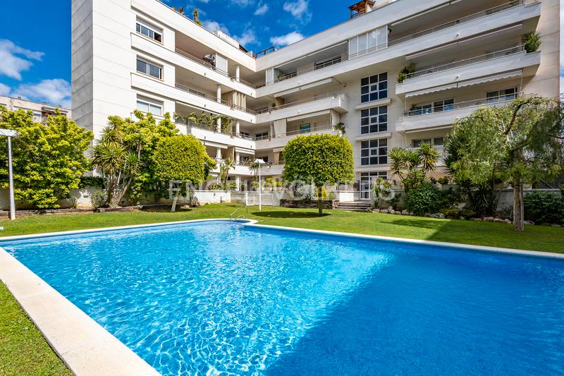 Foto 7e9c0da7-dd0b-44c6-be60-708362da196e. Àtic amb calefacció aparcament piscina a Can Pei Sitges Foto 7e9c0da7-dd0b-44c6-be60-708362da196e. Àtic amb calefacció aparcament piscina a Can Pei Sitges