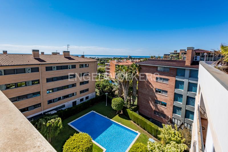 Foto ff79de11-5bc9-49ff-b1b5-914cf51884b2. Àtic amb calefacció aparcament piscina a Can Pei Sitges Foto ff79de11-5bc9-49ff-b1b5-914cf51884b2. Àtic amb calefacció aparcament piscina a Can Pei Sitges