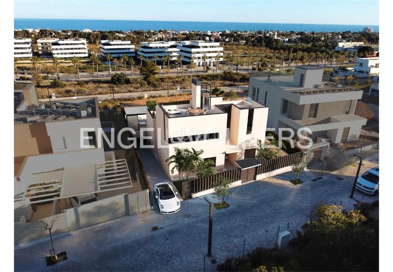 Foto fb48165c-624e-460b-95d2-7c39f1144fa0. Casa 561m<sup>2</sup> amb calefacció aparcament piscina a La Plana Sitges Foto fb48165c-624e-460b-95d2-7c39f1144fa0. Casa 561m<sup>2</sup> amb calefacció aparcament piscina a La Plana Sitges