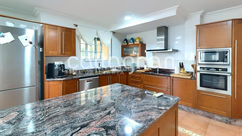 Foto 720570e2-a891-41c4-90a4-0a1fdf10438e. Miete chalet mit parking pool in Serra Foto 720570e2-a891-41c4-90a4-0a1fdf10438e. Miete chalet mit parking pool in Serra