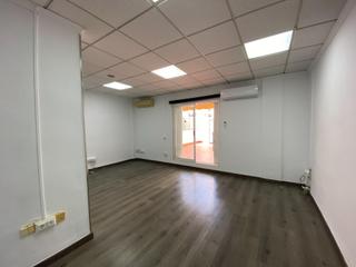 Location Bureau à Calle joan josep sister 8. Oficina con terraza y vistas emblemáticas al edificio del reloj Location Bureau à Calle joan josep sister 8. Oficina con terraza y vistas emblemáticas al edificio del reloj