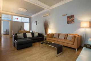 Location Appartement Calle joan baptista peset. Vivienda en centro con muebles y balcón Location Appartement Calle joan baptista peset. Vivienda en centro con muebles y balcón