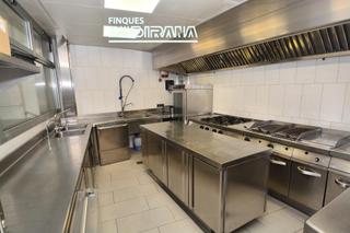 Location Local commercial à Centre. Local comercial en venda o lloguer, equipat ideal per restauran Location Local commercial à Centre. Local comercial en venda o lloguer, equipat ideal per restauran