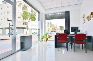 Miete Büro Albal - cl silla. Localoficina esquinero, con grandes ventanales, 132m con almacén Miete Büro Albal - cl silla. Localoficina esquinero, con grandes ventanales, 132m con almacén