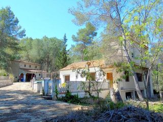 Xalet en Canals. Masia con dos chalets y dos piscinas Xalet en Canals. Masia con dos chalets y dos piscinas