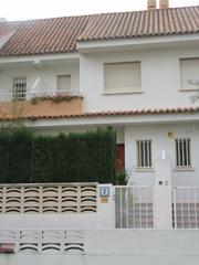 Lloguer Casa adossada a Carrer de la rioja 47. Adosado edificio playgandi Lloguer Casa adossada a Carrer de la rioja 47. Adosado edificio playgandi
