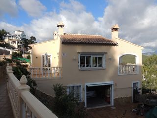 Chalet en Calle roure, 1. Con vistas al mar y montaña Chalet en Calle roure, 1. Con vistas al mar y montaña