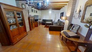 Casa in Novelda. Arquitectura, metros y potencial  la propiedad que  marca la dif Casa in Novelda. Arquitectura, metros y potencial  la propiedad que  marca la dif