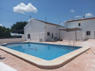 Lloguer Xalet Caracter partida arroba de madriguera. Alquiler anual chalet con piscina y almacen Lloguer Xalet Caracter partida arroba de madriguera. Alquiler anual chalet con piscina y almacen