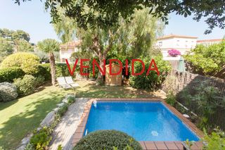 Chalet in Espigol, 48. Casa con jardín y piscina Chalet in Espigol, 48. Casa con jardín y piscina
