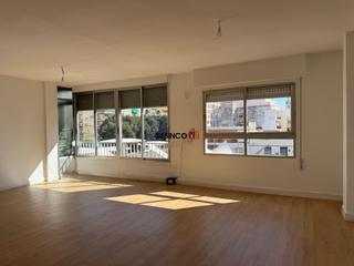 Pis a Joanot martorell 7. Piso luminoso reformado en oliva con garaje Pis a Joanot martorell 7. Piso luminoso reformado en oliva con garaje