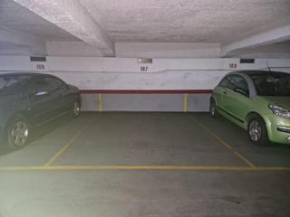Parking voiture De déu i mata. Plaza de parking junto a lilla diagonal. Parking voiture De déu i mata. Plaza de parking junto a lilla diagonal.