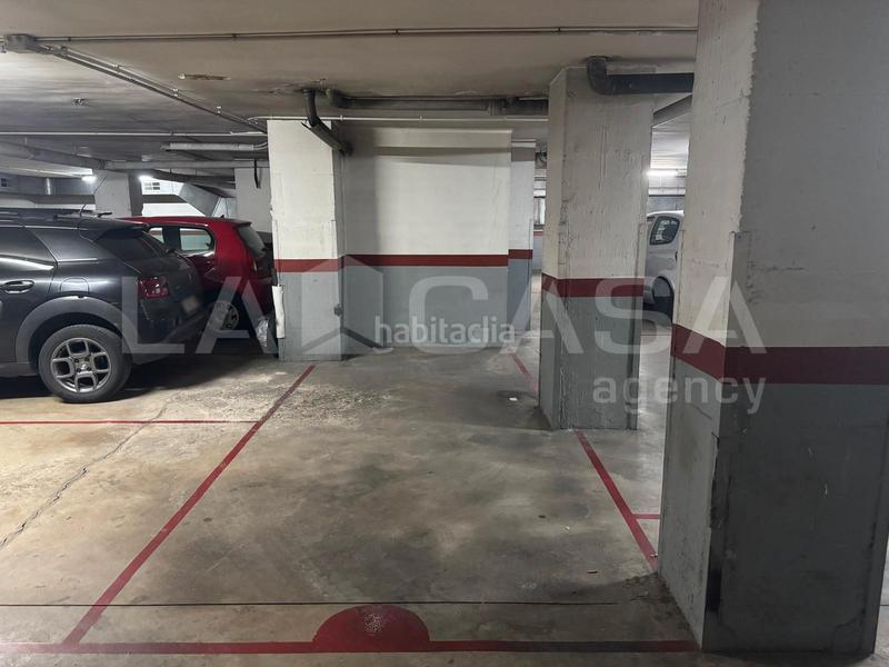 Foto af8ea47c-8e4c-4aae-8522-3c7df03916c6. Parking coche en Lledoner Granollers Foto af8ea47c-8e4c-4aae-8522-3c7df03916c6. Parking coche en Lledoner Granollers
