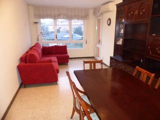 Piso en Poble Sec. Oportunidad de compra piso con 4 habitaciones, baño, aseo en zon Piso en Poble Sec. Oportunidad de compra piso con 4 habitaciones, baño, aseo en zon