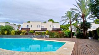 Maison jumelée à Platja de Mont-roig. Adosado de 3 habitaciones, jardín, parking privado y gran piscin Maison jumelée à Platja de Mont-roig. Adosado de 3 habitaciones, jardín, parking privado y gran piscin