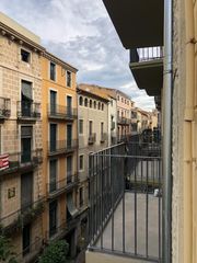 Holiday lettings Flat in Carrer besado, 1 3r pis. Pis centric a la rambla de giron Holiday lettings Flat in Carrer besado, 1 3r pis. Pis centric a la rambla de giron