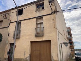 Maison  Passeig delicies 11. Estupenda casa esquinera a tres calles, muy luminosa y con una g Maison  Passeig delicies 11. Estupenda casa esquinera a tres calles, muy luminosa y con una g