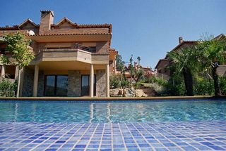 CAN VALLMAJÓ. Casas con jardín y piscina CAN VALLMAJÓ. Casas con jardín y piscina