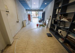 Alquiler Local Comercial Centro. Muy bien ubicado de 60 m2 Alquiler Local Comercial Centro. Muy bien ubicado de 60 m2