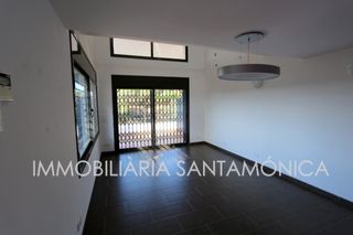 Casa adosada Aiguaviva parc. Obra nueva de dos plantas Casa adosada Aiguaviva parc. Obra nueva de dos plantas