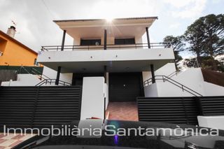 Reihenhaus Aiguaviva parc. Oportunidad! Reihenhaus Aiguaviva parc. Oportunidad!