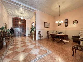 Casa a Caputxins. Gran oportunidad!! casa céntrica con un magnífico patio!!excelen Casa a Caputxins. Gran oportunidad!! casa céntrica con un magnífico patio!!excelen