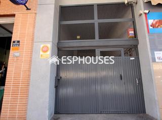 Aparcament cotxe a Pueblo. Plaza de garaje en sótano de un edificio residencia, situado en Aparcament cotxe a Pueblo. Plaza de garaje en sótano de un edificio residencia, situado en