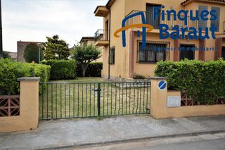 Towny house Carrer pirineus. Opotunidad casa con encanto Towny house Carrer pirineus. Opotunidad casa con encanto