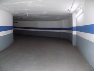 Rent Car parking Calle bernat fenollar. Amplia plaza para coche grande Rent Car parking Calle bernat fenollar. Amplia plaza para coche grande