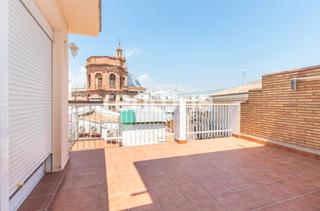 Alquiler Piso Carrer del peu de la creu. Magnífico ático con terraza en edificio con ascensor junto al me Alquiler Piso Carrer del peu de la creu. Magnífico ático con terraza en edificio con ascensor junto al me