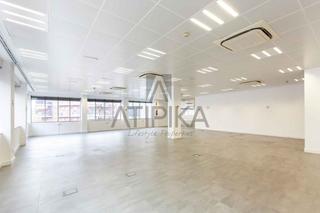 Miete Büro Lepant. Excelente oficina de 958m2 a pocos minutos de la sagrada família Miete Büro Lepant. Excelente oficina de 958m2 a pocos minutos de la sagrada família