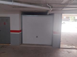 Aparcament cotxe a L´Estartit Poble. Plaza parquing Aparcament cotxe a L´Estartit Poble. Plaza parquing