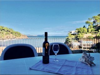 Ático en Sa Riera-Sa Fontanasa. Excepcional primera línea de mar Ático en Sa Riera-Sa Fontanasa. Excepcional primera línea de mar