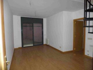 Duplex Carrer ramon martí. Dúplex assolellat orientació est Duplex Carrer ramon martí. Dúplex assolellat orientació est