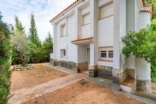 Casa Carrer pep ventura. De dos plantas mas semisotano Casa Carrer pep ventura. De dos plantas mas semisotano