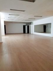 Local Comercial Centre. Espai ampli, net i bonic Local Comercial Centre. Espai ampli, net i bonic