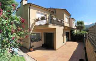 Casa aparellada Zona mas morera. Cerca del centre y servicios Casa aparellada Zona mas morera. Cerca del centre y servicios