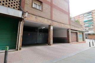 Parking coche en Passeig valldaura, 166. Plaza de parking Parking coche en Passeig valldaura, 166. Plaza de parking