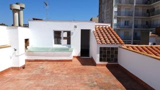 Affitto Duplex Carrer empordà (de l´). Dúplex amb vistes al mar Affitto Duplex Carrer empordà (de l´). Dúplex amb vistes al mar