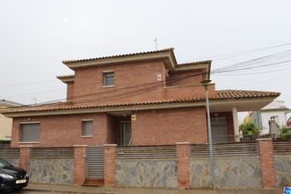 Chalet Carrer barcino (de). Llame e informese! Chalet Carrer barcino (de). Llame e informese!